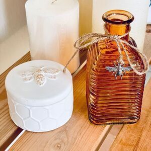 NWT Gorgeous 2 Pc White Bee Trinket Box & Amber Glass Bee Vase tabletop Decor